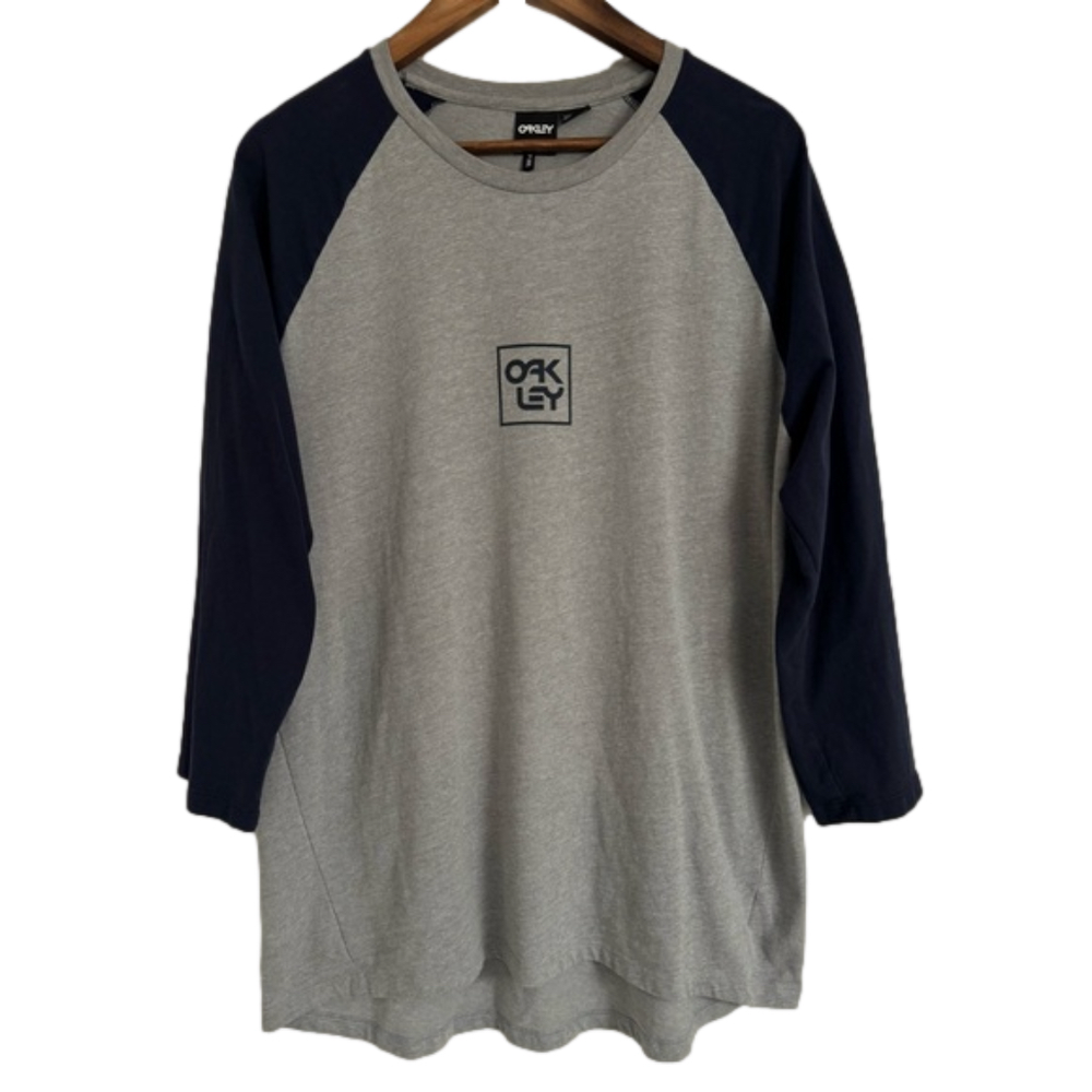 Oakley XL Men’s Gray & Navy Raglan Shirt